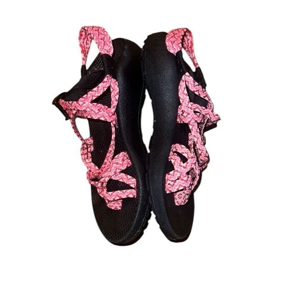 Chaco Black and Pink Strappy Sandals Size 6 - Picture 3 of 6